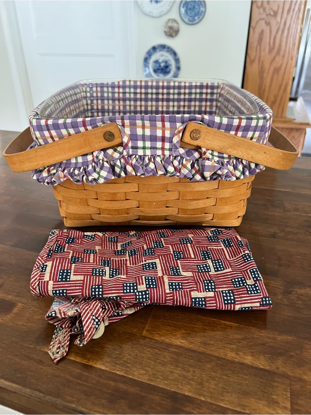 Longaberger Cake Basket, 2 Fabric Liners, 1999